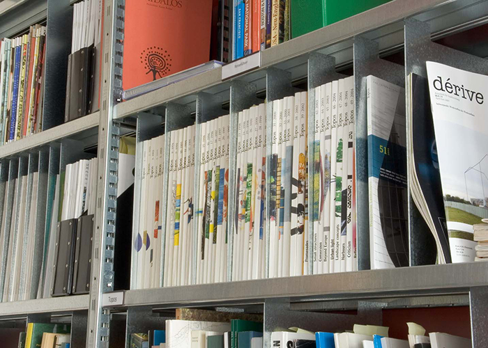 Scaffalatura da incastro a ripiani